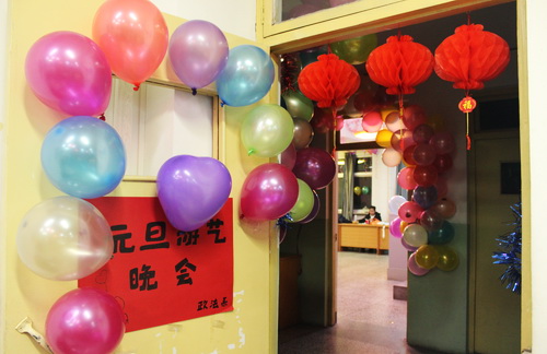 色彩絢麗、喜氣洋洋的活動(dòng)現(xiàn)場