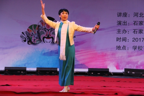 李路英、劉萍老師演唱現(xiàn)代京劇《紅燈記》選段